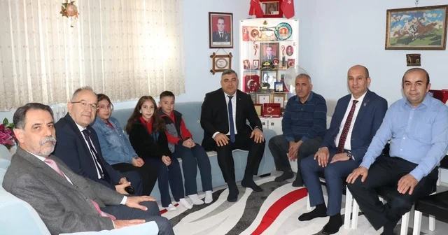 Öğrenci ve öğretmenlerden vefa dolu etkinlik Afyonkarahisar Haberleri