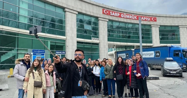 Sarp Sınır Kapısı nda yolcu geçişi 5 milyonu aştı Türkiye nin Kafkaslar a açılan kapısında yoğunluk artıyor Artvin Haberleri