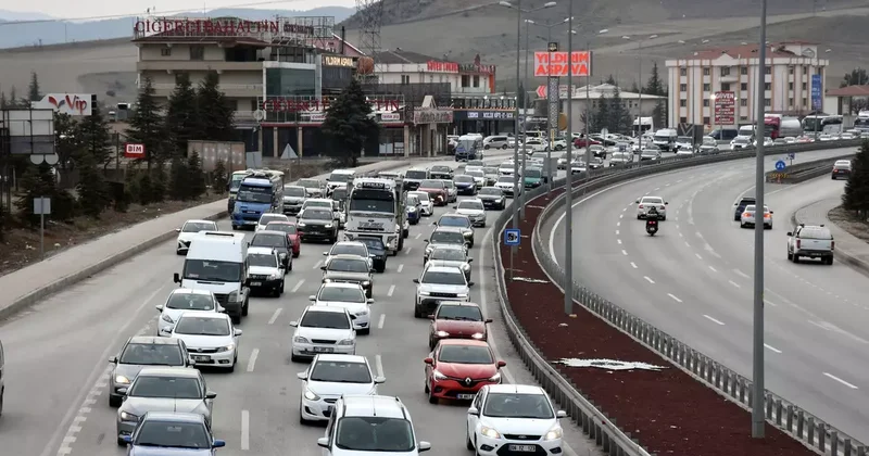 Kilit Kavşak Kırıkkale de bayram trafiği yoğunluğu başladı
