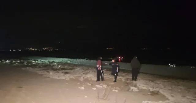 İznik Gölü ne uçan otomobilde can pazarı Bursa da kontrolden çıkan otomobil İznik Gölü ne uçtu Otomobil İznik Gölü ne uçtu, sürücü yaralı kurtuldu Bursa Haberleri