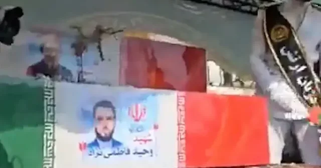 İran siyasetinin kilit ismi Ali Laricani nin cenazesine insanlar adeta akın etti VİDEO İZLE