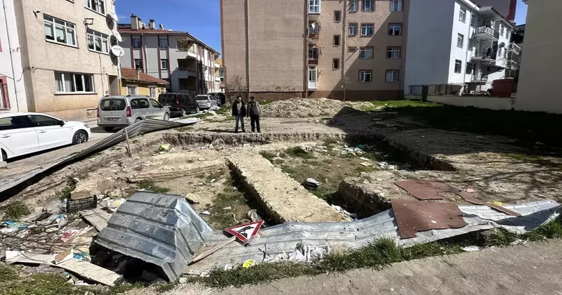 160 bin TL ye satın aldığı arsada tarihi cami kalıntıları çıktı, eli kolu bağlandı