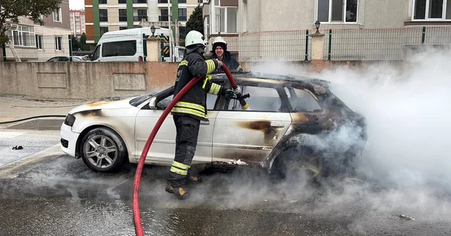Seyir halindeki otomobil yandı, sürücü son anda kurtuldu Tekirdağ Haberleri