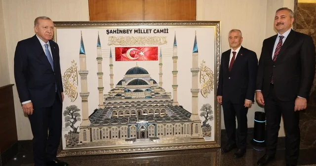 Cumhurbaşkanı Erdoğan a Tahmazoğlu ndan anlamlı hediye Gaziantep Haberleri