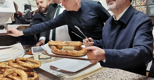 AK Parti li Kasapoğlu, İzmir de vatandaşlarla sahurda bir araya geldi İzmir Haberleri