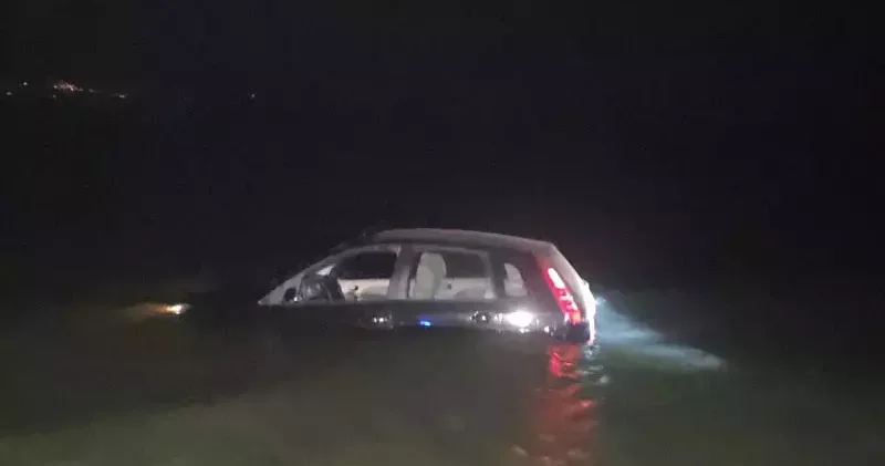 Bursa’da otomobil göle düştü: 1 yaralı