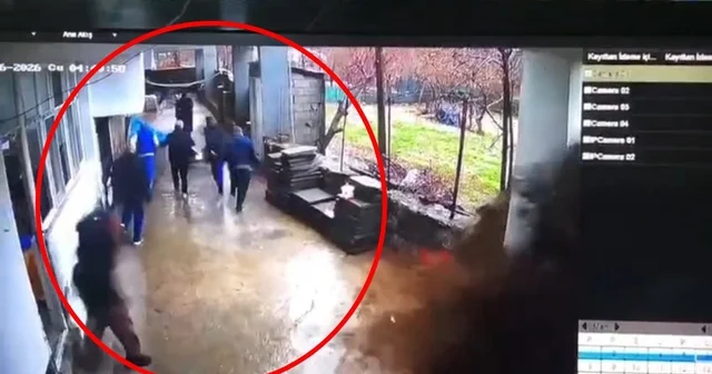 Sağanak sonrası muhtarlık ofisini su bastı; kaçış anı kamerada Şırnak Haberleri