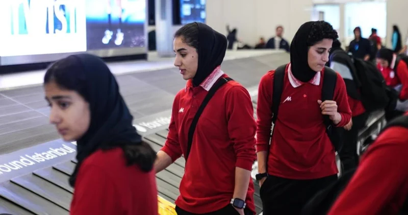 Milli marş krizi sonrası İranlı kadın futbolcular yurda döndü