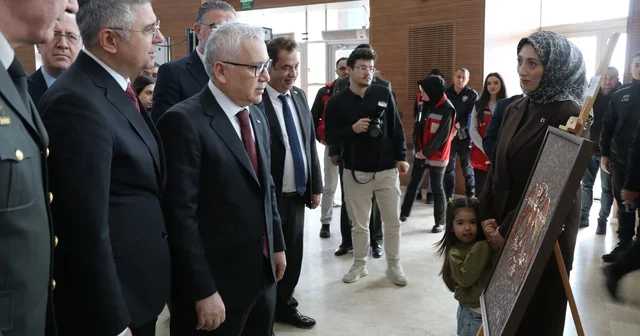 Şehit ve gazi yakınlarının yaptığı el emeği tablolar sergilendi Sivas Haberleri