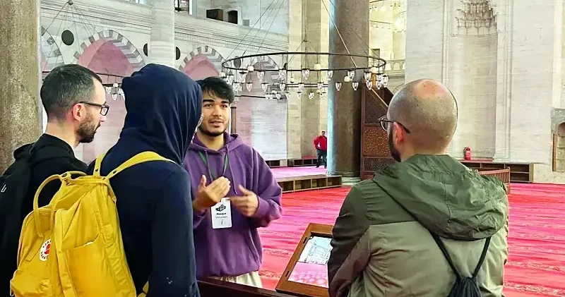 15 dilde İslam’ın güzelliklerini anlatıyorlar Ramazan Haberleri