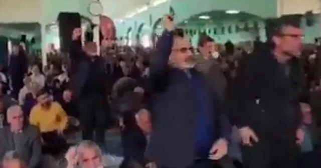 İran’da cuma namazı sonrasında cemaat Yaşasın Türkiye sloganı attı VİDEO İZLE