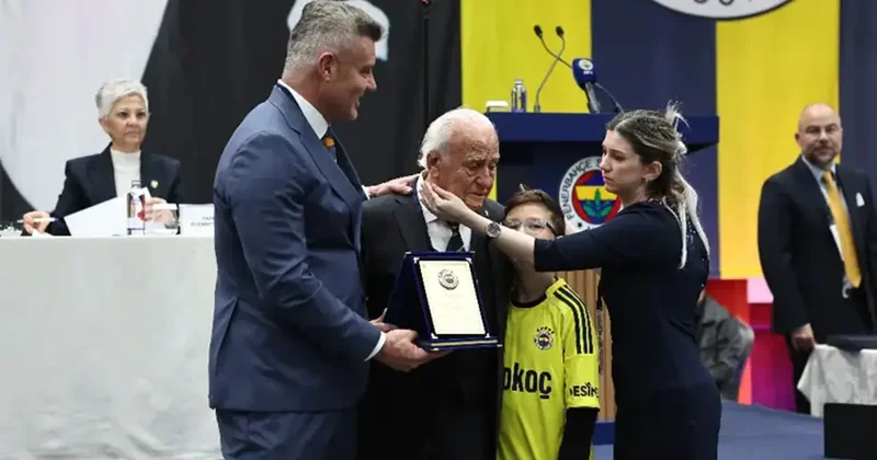 Fenerbahçe Divan Kurulu nda duygusal anlar! Gözyaşlarına hakim olamadı Fanatik Gazetesi Fenerbahçe (FB) Haberleri Spor