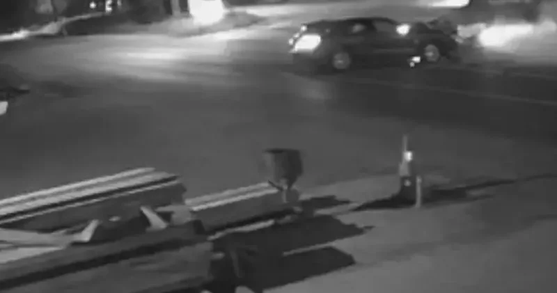 Yola çıkan otomobile başka bir otomobilin çarptığı kaza kamerada: 5 yaralı