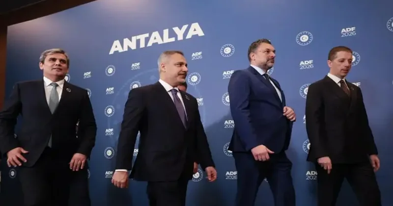 Antalya da yoğun diplomasi trafiği! Bakan Fidan Rus mevkidaşıyla birlikte