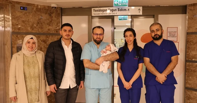 Yeni doğan bebek 79 günde 4 ağır ameliyat geçirerek hayata tutundu Dünyaya gözünü açar açmaz 4 ağır ameliyat geçirdi Diyarbakır Haberleri