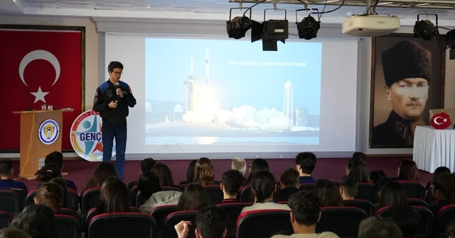 Muğla da uzay rüzgarı Türkiye nin ikinci astronotu Atasever gençlerle buluştu Muğla Haberleri