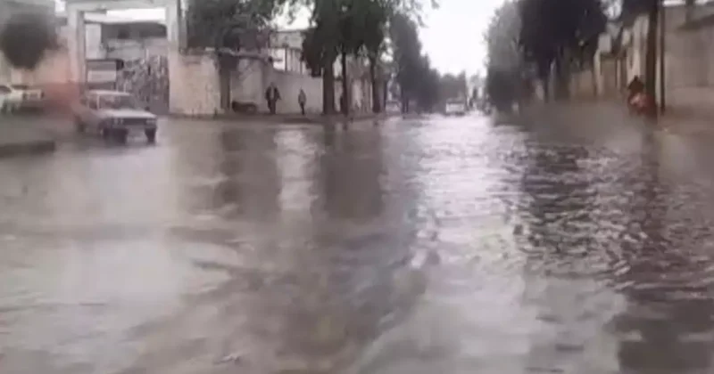 Nizip’te sağanak sonrası yollar göle döndü, kırsal mahallelerde sel meydana geldi