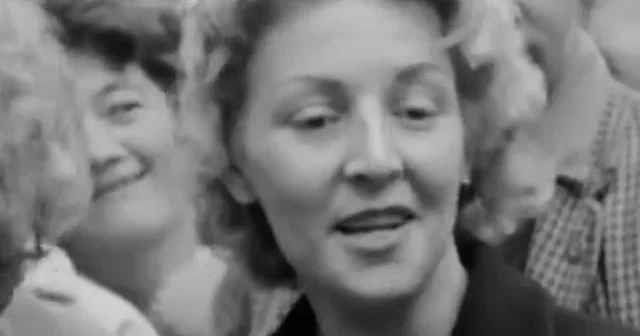 İngiliz kadınlar 60 lı yıllarda teşhirciliğe karşı çıkmıştı: Düzgün kızlar asla mini etek giymez VİDEO İZLE