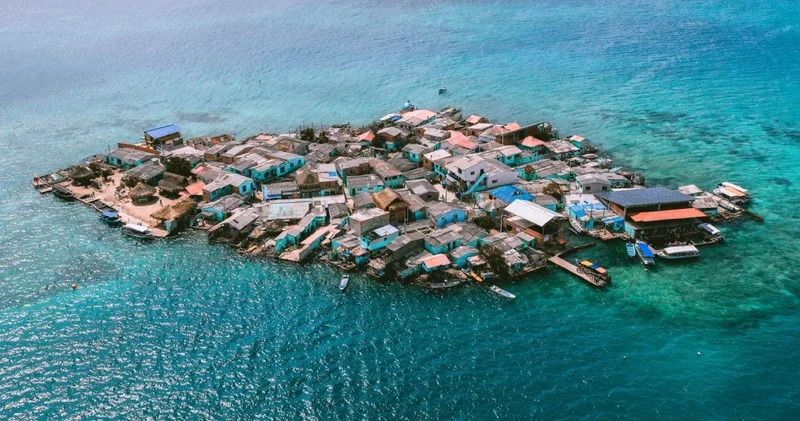 Daracık adada binlerce kişi yaşıyor: Bisiklet bile sürülmüyor