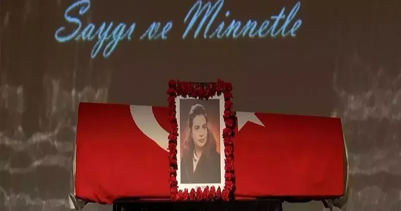 Sanatçı Feyha Çelenk için Ahmet Vefik Paşa Devlet Tiyatrosu’nda tören düzenlendi