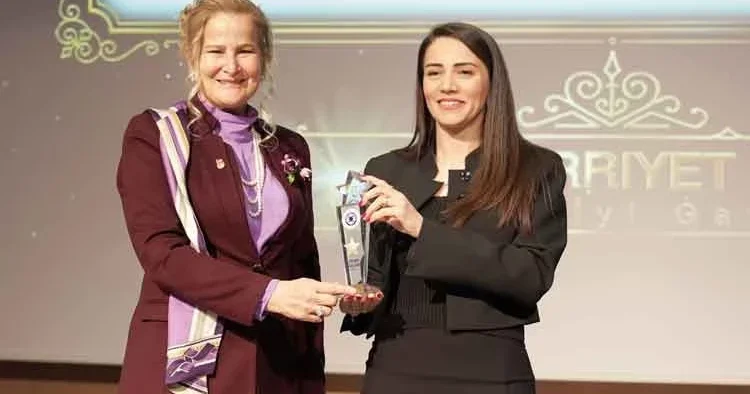 Hürriyet’e İletişim ödülü