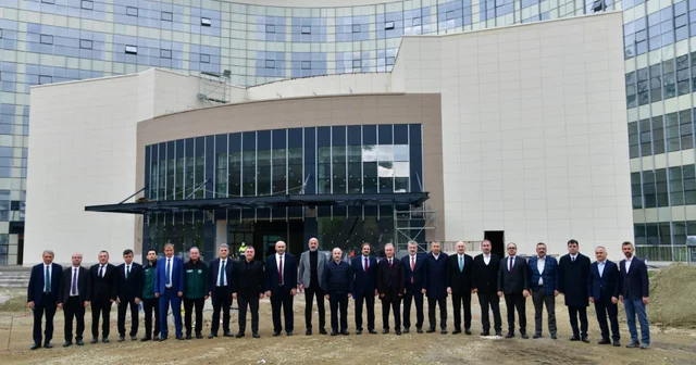 Vali Şahin yapımı devam eden Şehir Hastanesinde incelemede bulundu Trabzon Haberleri