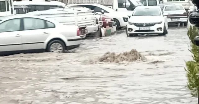 Tokat’ta sağanak yağış yolları göle çevirdi VİDEO İZLE