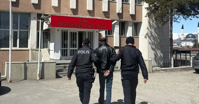 Uyuşturucuyu vites ile teyip arasındaki iç kısımda zulaladı Erzurum Haberleri