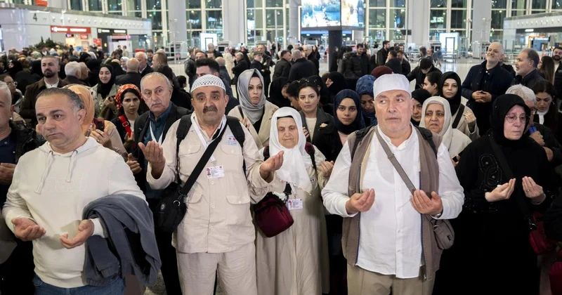 İstanbul dan ilk hac kafilesi kutsal topraklara uğurlandı
