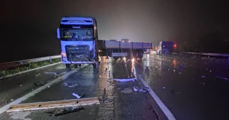 Karşı şeride geçen kamyonet çekiciye çarptı