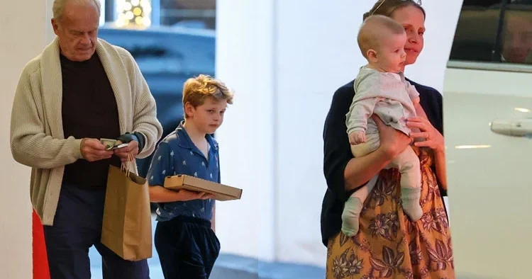 Ünlü oyuncu yarı yaşındaki eski hostesle evli... 70 ten sonra sekizinci bebeğine kavuştu: Yanlış anlamayın, dedesi değil babasıyım!