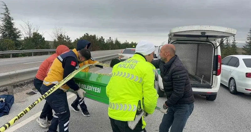 Refüje girip yan yatan araçta 1kişi öldü, 2 kişi yaralandı