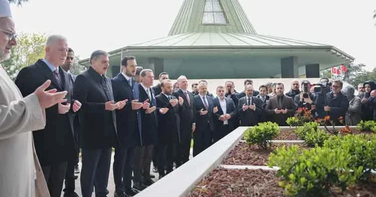 Özal’a 33’üncü yıl anması