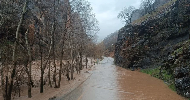 Munzur Nehri taştı, Tunceli Ovacık yolunda ulaşım durduruldu Tunceli Haberleri