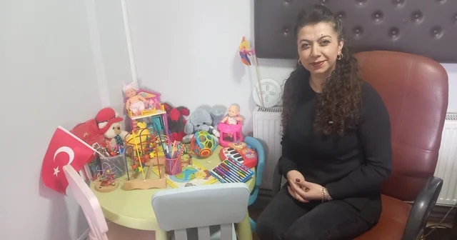 Gültepe Muhtarlığı nda çocuklar için oyun masası hazırlandı Aileleri muhtarlık işlemlerini yaparken sıkılan çocuklar oyun masasında vakit geçirecek Eskişehir Haberleri