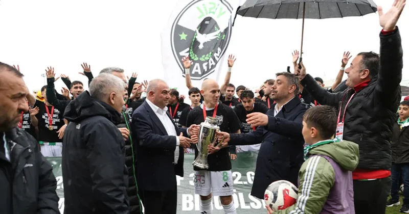 Şampiyon 12 Bingöl Spor kupasına kavuştu!