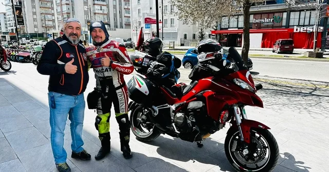 İki teker üzerinde binlerce kilometre katettiler, mübarek topraklarda umre yaptılar Sivas Haberleri