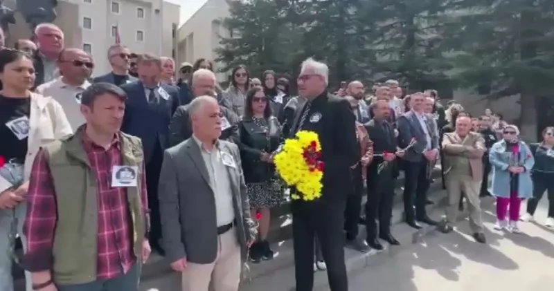 Yaşamını yitiren öğretmen ve öğrenciler için Nevşehir’de karanfil bırakıldı