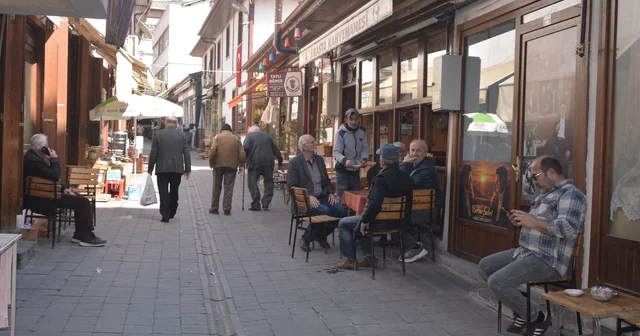Ölen müşterilerinin hatıralarını kıraathanenin duvarında yaşatıyor Tokat Haberleri