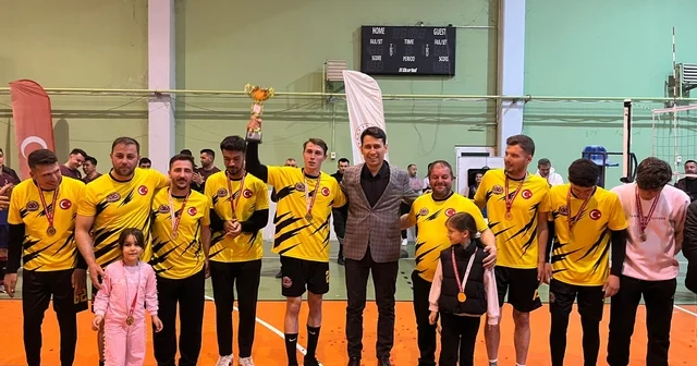 Beylikova da kurumlar arası voleybol turnuvası sona erdi Eskişehir Haberleri