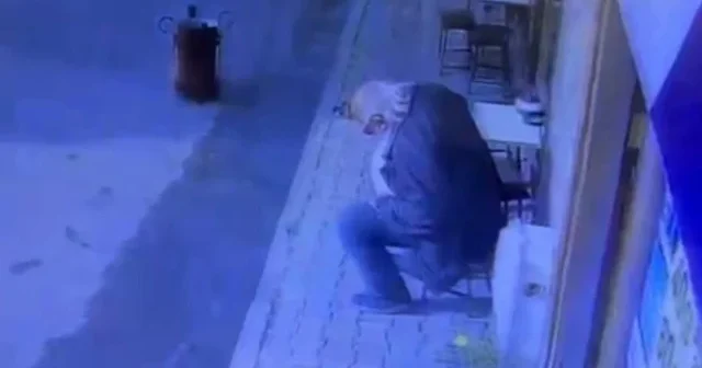 Taburede uyuyan adam böyle düştü VİDEO İZLE