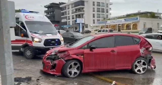 Denizli de zincirleme trafik kazası: 4 yaralı Denizli Haberleri