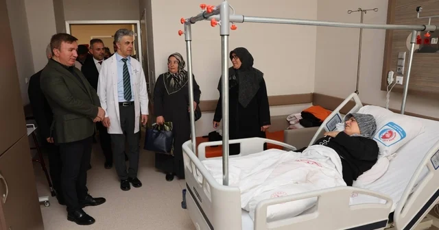 Vali Aydoğdu, hastaların durumu hakkında bilgi aldı Erzincan Haberleri