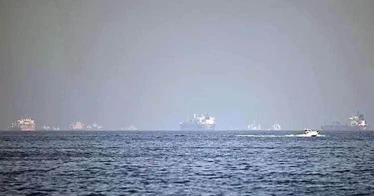 Hürmüz’de sıcak saatler! Milyonlarca varil petrol yola çıktı