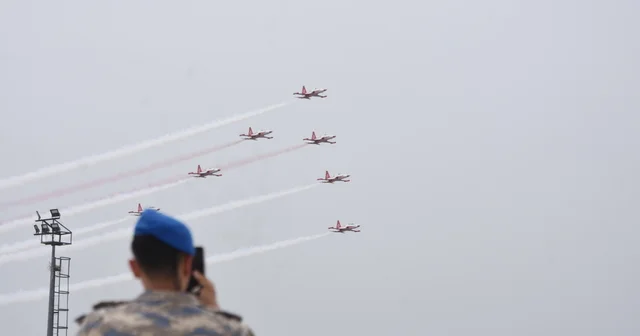 Türk Yıldızları ve SOLOTÜRK ten öğrenciler için 23 Nisan özel gösterisi Konya Haberleri