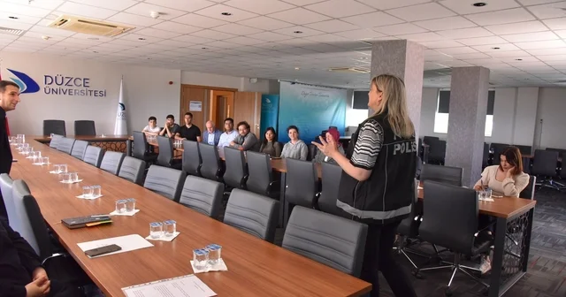 Düzce Üniversitesi nde en iyi narkotik polisi anne konferansı Düzce Haberleri