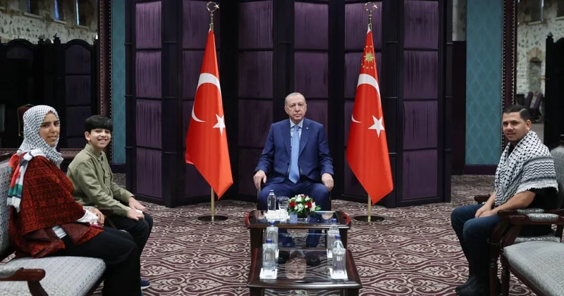 Cumhurbaşkanı Erdoğan, Gazzeli Ebu Cezer ve ailesini kabul etti
