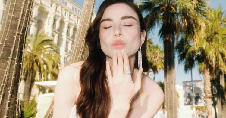 Özge Gürel in Cannes çıkarması