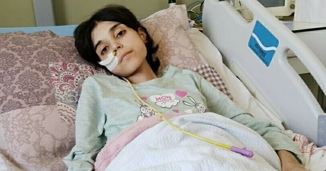 Ünzile, ameliyat sonrası protein emilim bozukluğu nedeniyle 18 yaşına 30 kiloyla giriyor İzmir Haberleri