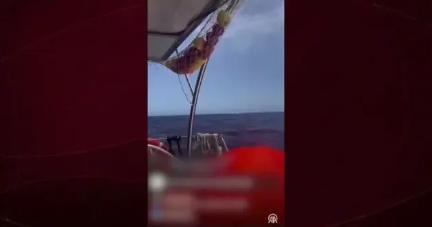 Telefonları atıyoruz. Sumud filosundaki aktivistler telefonlarını denize attı...